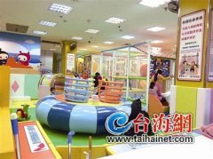 男童逛乐场摔伤工做人员忙查 未做告急救